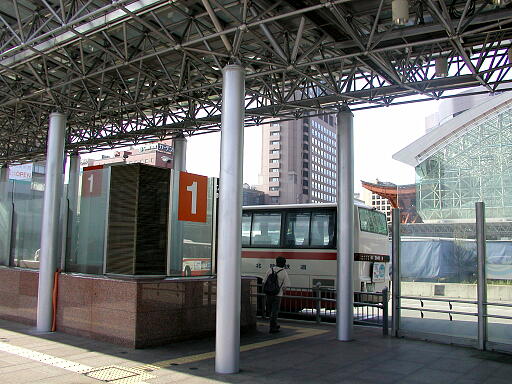写真(82) /busstop/gazo512/gazo20040912/kanazawaeki01-9121140a.jpg