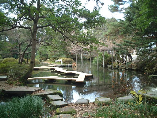 尾山神社(池泉回遊式神苑・東神門) の写真(80) 2001年12月08日