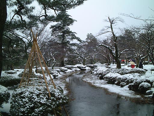 /kenrokuen/gazo512/gazo020106/ken-tatsumiyosui-snow007.jpg
