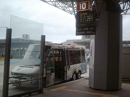 写真(80) /loopbus/gazo512/gazo20031116/kanazawaeki10-6926a.jpg