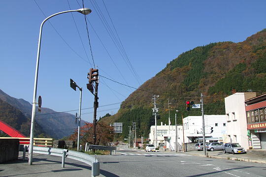 栃尾交差点・栃尾温泉バス停 の写真(81) 2006年11月03日