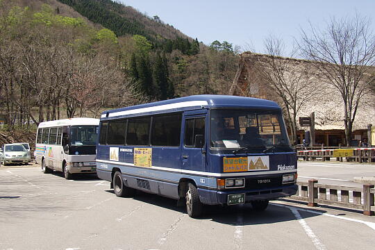 白川郷（せせらぎ公園）バスのりば の写真(82) 2006年05月03日
