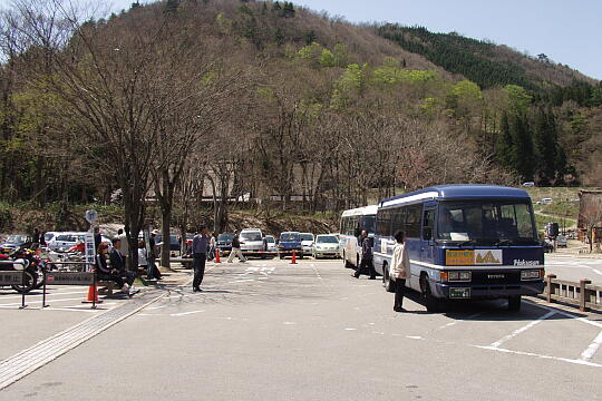 白川郷（せせらぎ公園）バスのりば の写真(83) 2006年05月03日