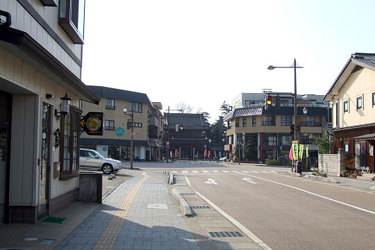 〔城端〕善徳寺前の道路 の写真(83) 2008年04月06日