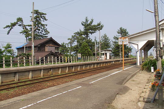 ＪＲ雨晴駅 の写真(82) 2005年06月25日
