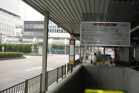 高岡駅前バスのりば の写真(83) 2005年07月09日