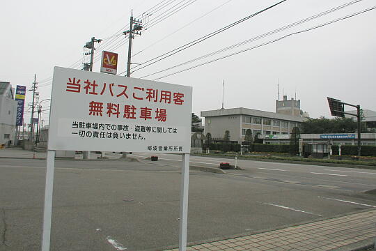 砺波市役所前バス停（高速バス） の写真(84) 2005年07月09日