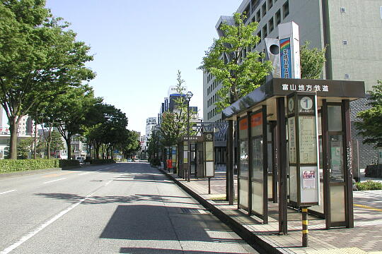 市役所前バス停 の写真(80) 2005年05月03日