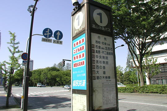 市役所前バス停 の写真(82) 2005年05月03日
