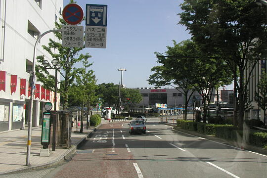 /pref-toyama/toyama/g050503/toyama-stnbusP5032055.JPG 富山駅前バスのりば の写真(80) 2005年05月03日