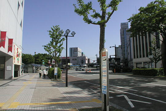 /pref-toyama/toyama/g050503/toyama-stnbusP5032059.JPG 富山駅前バスのりば の写真(81) 2005年05月03日