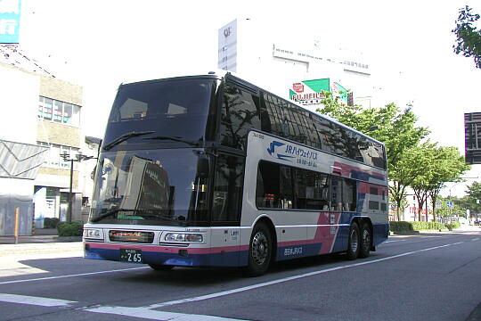 /pref-toyama/toyama/g050503/toyama-stnbusP5032072.JPG 富山駅前バスのりば の写真(85) 2005年05月03日